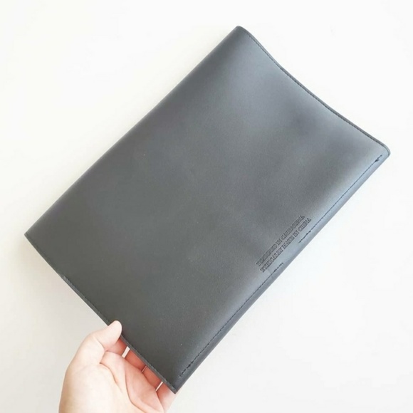 Glass Ladder & Co The Megan Laptop Portfolio - Picture 7 of 8